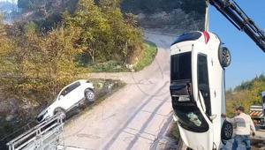 17 ve 12 yaşında iki kız Babasına ait otomobil ile kabusu yaşadılar