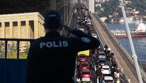 Köprülerde, madenlerde, caddelerde… Türkiyede hayat 1 dakikalığına durdu