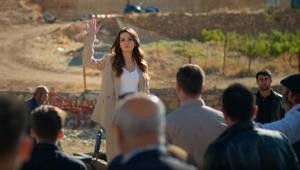 Uzak Şehir birinci yılını zirvede kutladı Final sahnesi nefes kesti