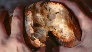 Bayat ekmeği dakikalar içinde çıtır çıtır yapan teknik Tavada böyle ısıtın