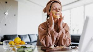 Peeling etkisiyle cildi temizliyor Evdeki iki malzeme yeterli