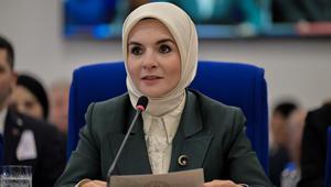 Bakan Mahinur Özdemir Göktaş: Sosyal medyada yaş sınırı düzenlemesi üzerinde çalışıyoruz