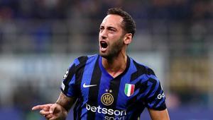 Hakan Çalhanoğluna büyük onur İtalyada ayın oyuncusu oldu