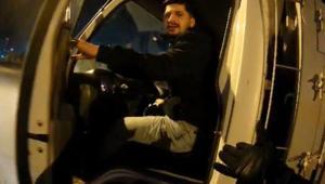 Trafikte sinir krizi Canım sıkkın deyip motosikletliyi darbetti