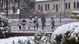 Birçok kent bembeyaz Kar kalınlığı 40 santimetreye ulaştı