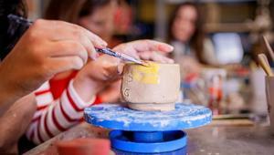 Seramik kapların boyası solmasın 1 malzemeyle su yalıtımı yapan pratik tüyo