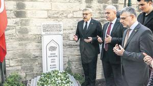 AK Parti’den Karakoç’un kabrine ziyaret