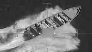 ABD, Doğu Pasifik’te uyuşturucu yüklü tekneyi vurdu Operasyon anlarını paylaştılar