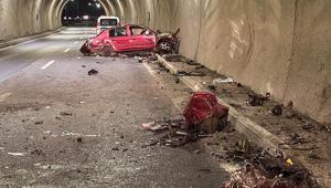 Zonguldakta otomobil tünel duvarına çarptı 2 kişi yaralandı