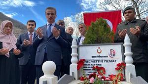 Şehit öğretmen Necmettin Yılmaz, kabri başında anıldı