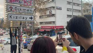 Ankaradaki Kızılay tabelası 4üncü kez değiştirildi Samsundan fotoğraf çekmek için geldik