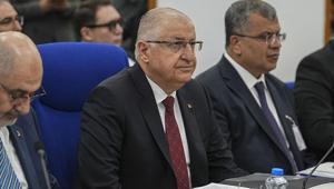 Milli Savunma Bakanı Gülerden C-130 tipi askeri kargo uçağı açıklaması