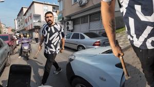 Trafikte dehşet dolu anlar Keserle saldırdı: Dayak yiyeceksin