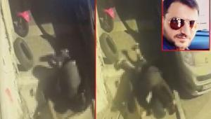 Cinayet anı kameraya takıldı: Sırtından bıçaklayıp başını yere vurdu