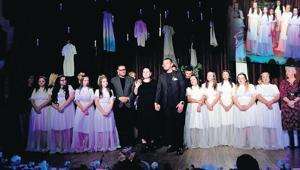 Kadına şiddete sahneden tepki