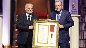 İlim Yayma Ödülleri sahiplerini buldu