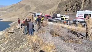 Van’da otomobil baraj gölüne yuvarlandı 1 ölü: 2 kişi aranıyor