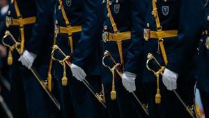 Kılıçlı yemin krizi Albay Mustafa Alper Topsakalın TSKdan ihracı iptal edildi