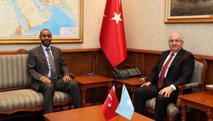 Milli Savunma Bakanı Güler, Somali Limanlar ve Deniz Ulaştırma Bakanı Nur ile bir araya geldi