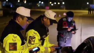 Trafik cezası yazdığı kişiyi öğrenince pişman oldu Cezayı kendi cebinden ödedi