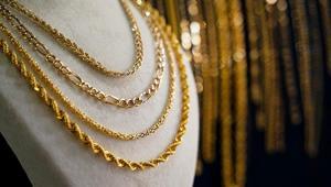 Polisler neye uğradığını şaşırdı Hırsızlık yapmak için girdiği kuyumcuda 33 bin 585 dolarlık altın kolyeyi yuttu