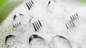 Ne kabartma tozu ne deterjan... Eski çatal kaşıkları parlatan tebeşir metodu