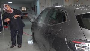 Oto yıkamacılığına kadın eli değdi Hülya hanım ve ekibi, araçları pırıl pırıl yapıyor