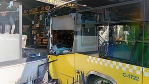 Üsküdarda İETT otobüsü börekçiye girdi Yaralılar var