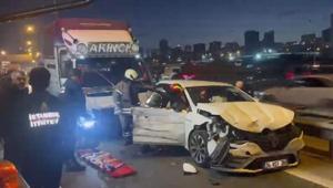 Bağcılar TEM’de zincirleme kaza Sebze yüklü kamyonet ortalığı savaş alanına çevirdi: 5 yaralı