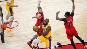 NBAde LeBron Jamesin 1297 maçlık tarihi serisi sona erdi