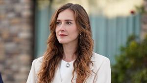 Güller ve Günahların Berrakı Oya Unustası: Sevmeyi bilmeyen yaralı bir kadın