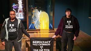 İngiltere karıştı Kraliyet tacına muhallebili şok saldırı