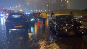 Eyüpsultan TEM Otoyolu’nda 7 aracın karıştığı zincirleme kaza