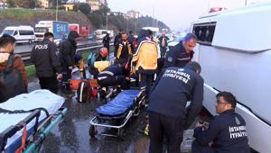 Maltepede servis minibüsü devrildi Çok sayıda yaralı var