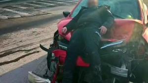 Araçla polise çarptı Memurun fotoğrafını çekip kayıplara karıştı