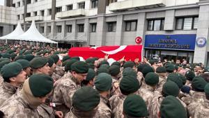 Şehit polise veda Emre Albayrakın cenazesi törenle memleketine uğurlandı