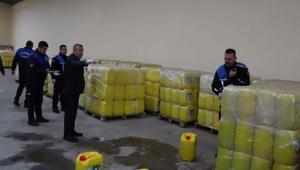 Polis baskını olmasa yurt dışına ihraç edilecekti: Su karıştırılmış 73 bin litre sıvı yağ ele geçirildi