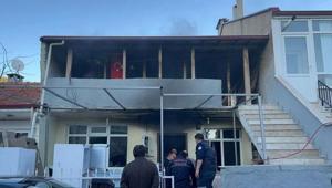 Sevgilisine sinirlendi, bir anlık öfkeyle evi ateşe verdi