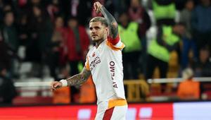 Galatasarayda Mauro Icardi rekora ortak oldu Efsane oyuncuyu yakaladı