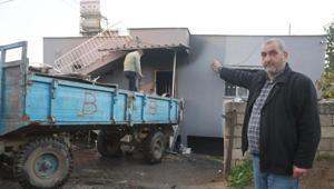 Gezmeyen giden aileye büyük şok Köylüler evin kapısını kırıp içeriye girmiş