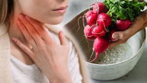 Turpun içini oyup balı bekletin Sesi kısılana 24 saatte şifa: 3 saat arayla azar azar