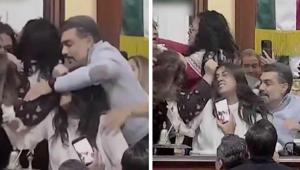 Mecliste kadın vekiller birbirine girdi Saç saça, baş başa kavga