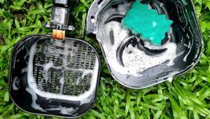 Airfryeri temizlerken bu hataya düşmeyin Kalıntıları yiyeceklere yapışıyor