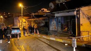 Sarıyerde kolonlarında çatlak oluşan 2 katlı bina boşaltıldı
