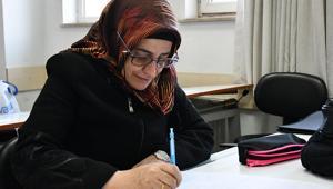 YKS’de büyük başarı 50 yaşında üniversiteyi kazandı: Kızımdan ilham aldım