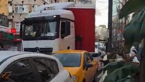 Dar sokakta TIR dehşeti: Abi linç edileceksin, burası Gültepe