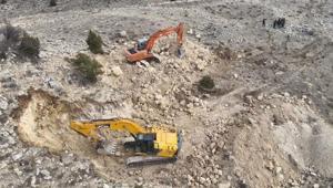 Karamanda akılaılmaz olay Kepçeyle tarihi eser aradılar, suçüstü yakalandılar