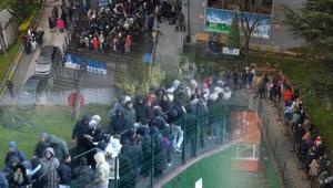 Yılbaşı öncesi akın ettiler Kişi başı 400 TL ödeyip sıraya girdiler