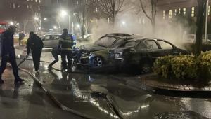 Demir yığınına döndüler Park halindeki araçta başladı diğer araçlara sıçradı