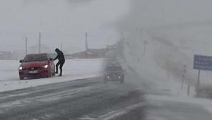 Yoğun kar ve tipi Türkiye’yi vurdu Birçok kara yolu ulaşıma kapandı